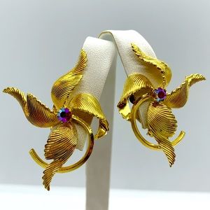 VINTAGE WEST GERMANY EARRINGS GOLD TONE PINWHEEL AB RED RHINESTONE CLIP LARGE